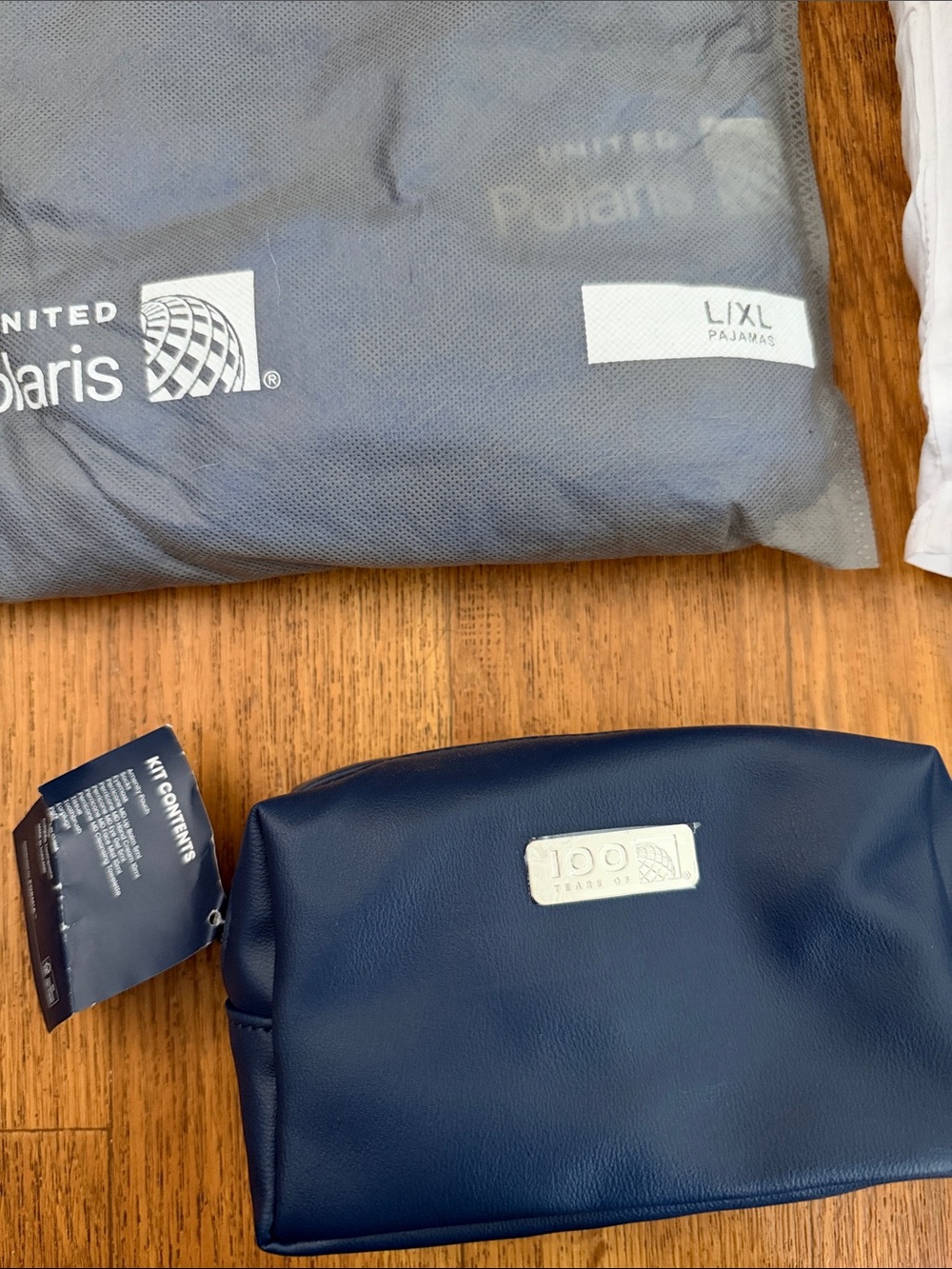 UNITED AIRLINES MEMORY FOAM GEL PILLOW POLARIS PAJAMAS SET SHIRT PANTS BUSINESS - Picture 4 of 6